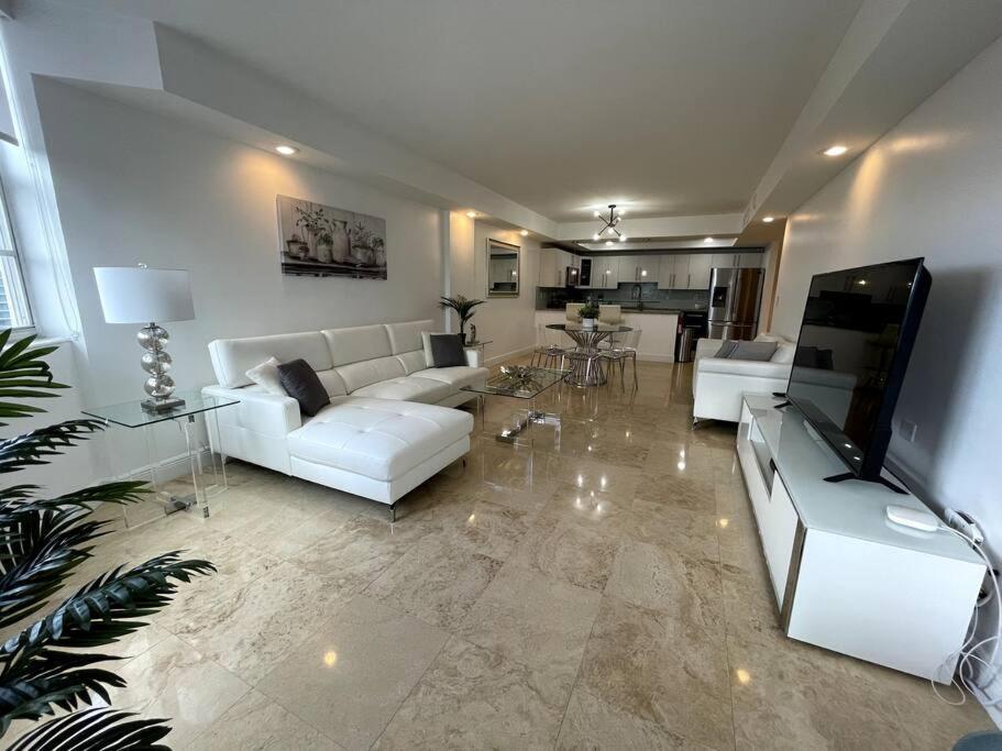 Breathtaking Ocean View! 15Th Floor Apartment Маями Бийч Екстериор снимка
