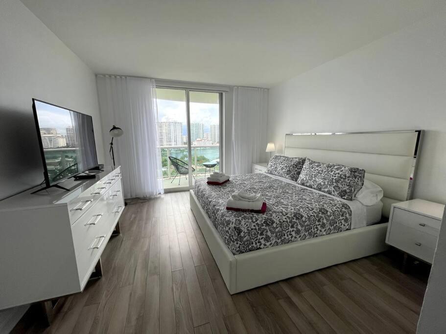Breathtaking Ocean View! 15Th Floor Apartment Маями Бийч Екстериор снимка